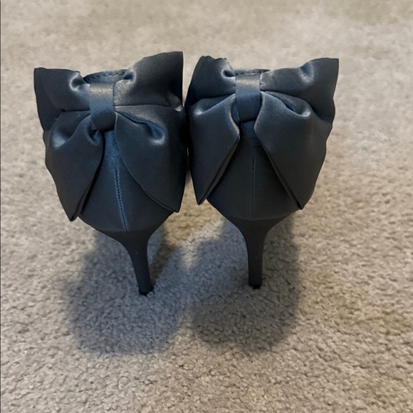 Journee Collection Charcoal Gray Tanzi Bow Heels - Picture 4 of 13